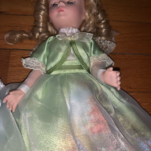 Madame Alexander Dream Winter Porcelain Thomas Kinkade Vision Spring Dolls - Picture 8 of 10